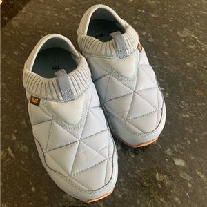 Teva ReEmber Slip-ons - size 6 baby blue